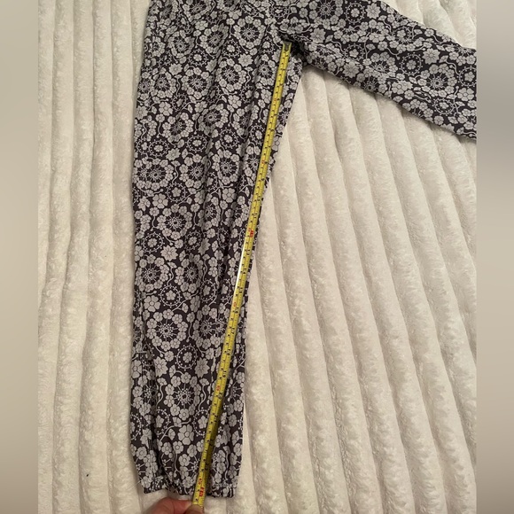 Lululemon Floral Pants - Picture 8 of 9
